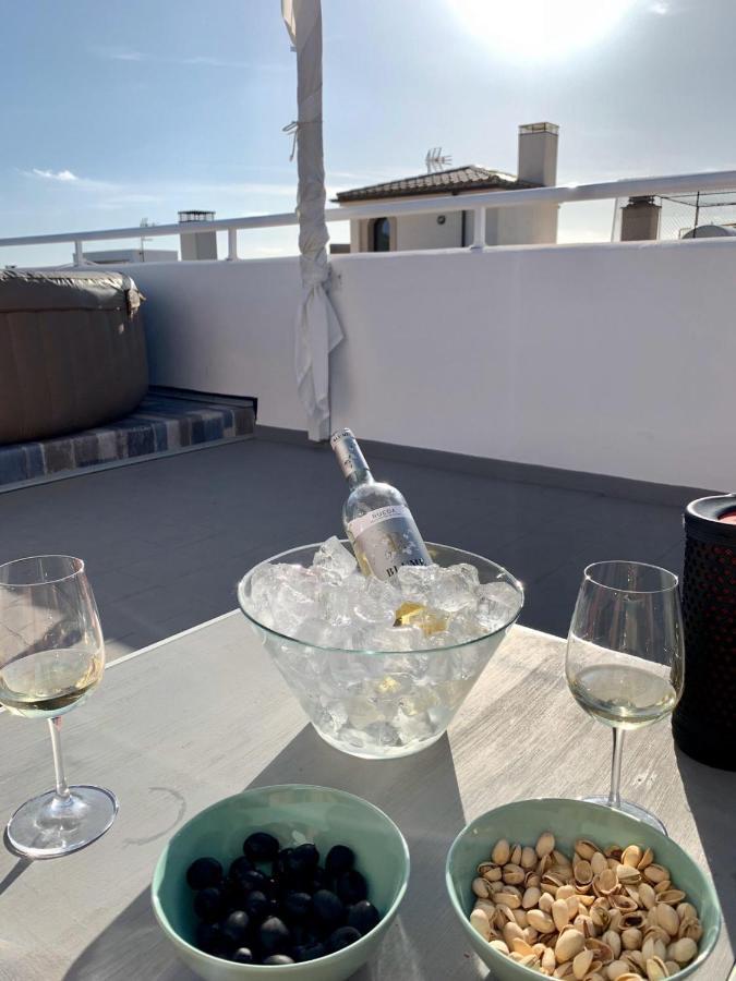 Sonne & Meerblick Aus 40 Grad Heissem Whirlpool Geniessen - Zentral Am Hafen Und Dennoch Ruhig Cala Ratjada  Eksteriør billede
